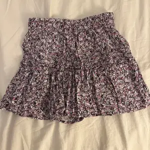Superfin kjol ifrån zara💕 har även inbyggda shorts!