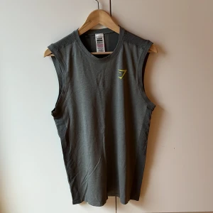 Gymshark tanktop - Tanktop från gymshark, växt ur den tyvärr.   Storlek S, musclefit (drifit)