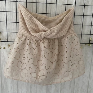 Topp från SHEIN💓 - Säljer denna toppen från shein för att den inte kommer till någon användning, helt oanvänd endast testad!