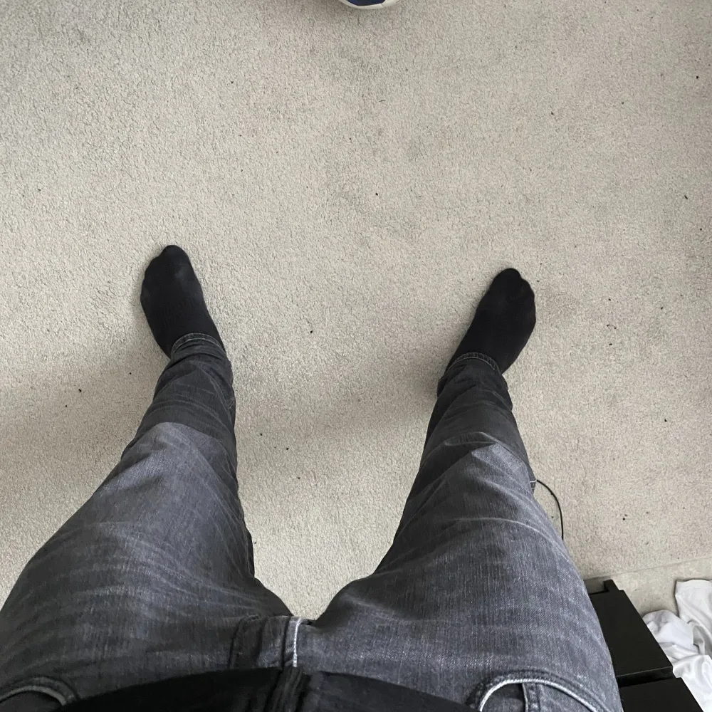 Sköna replay anbass jeans slim fit i färgen grå. Nypris 1700. Inga tydliga defekter alls. Priset är inte spikat. Jeans & Byxor.
