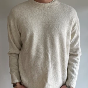 Vit stickad tröja - Vit stickad tröja från Hm i storlek XL i gott skick