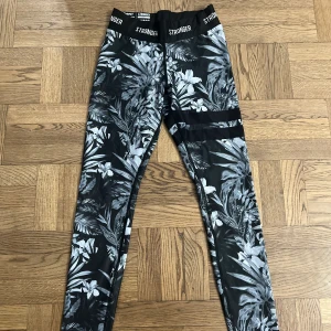 Tights från stronger  - Aldrig använda, endast testade 