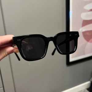 chimi  - svarta chimi i 04. knappt andvända. säljer då jag inte tycker dom passar mig! 😇