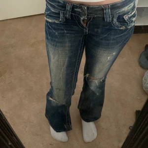 Unika lowrise bootcut jeans - Säljer dessa eftersom att dom är för små för mig💕 jag är 167 och jag skulle tro att de passar om du är runt 155-160