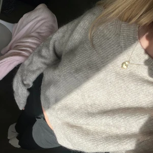 Stickad tröja - Jättefin tröja som inte används