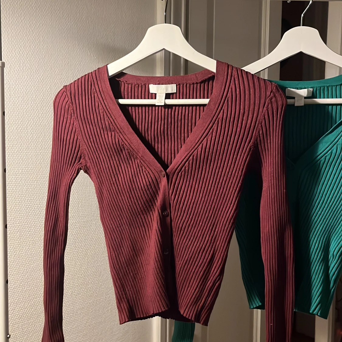 två långärmade tröjor  - 90