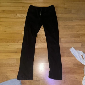 Split jeans - skit fina jeans med split nere 