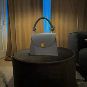 Liten väska - Liten väska i bra skick!