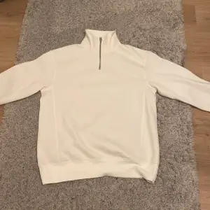 Fin half zip från zara som är helt oanvänd 