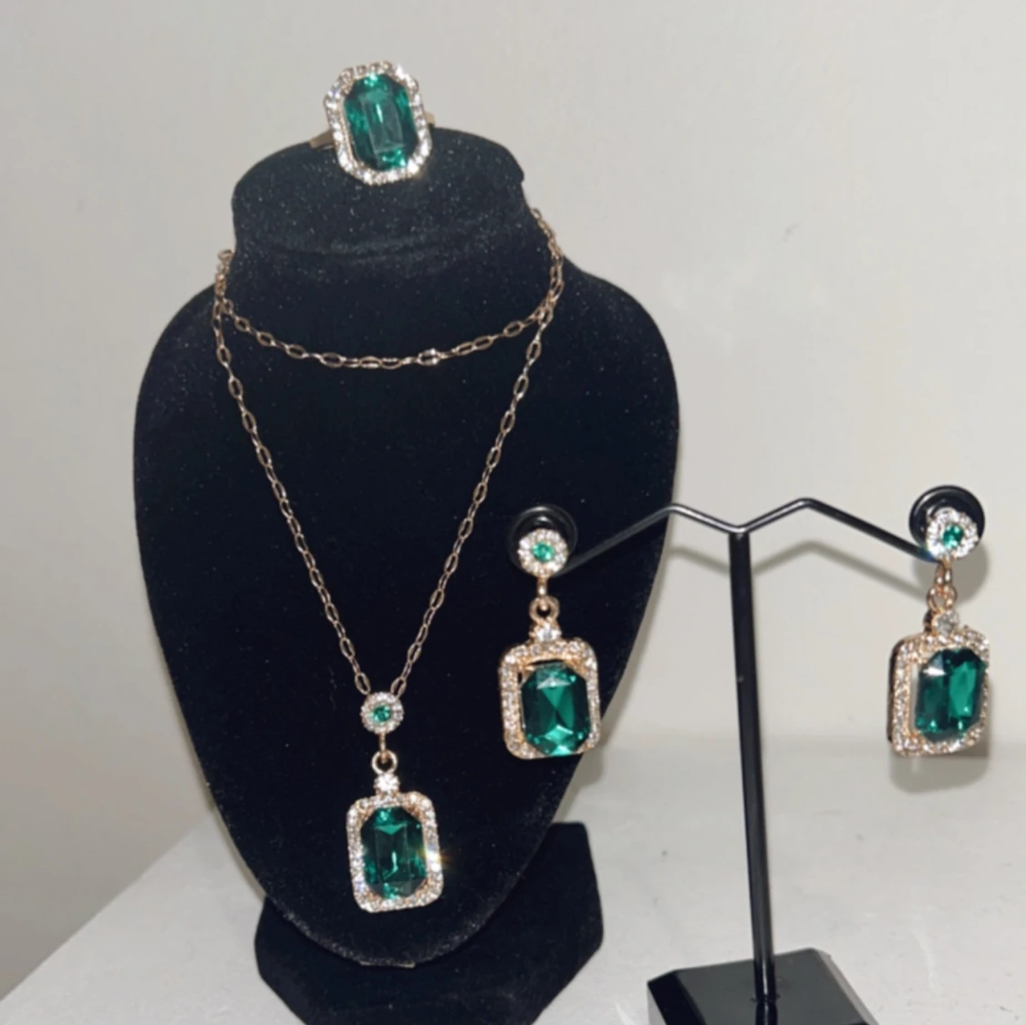 Beautiful Green Stone Set  - 90