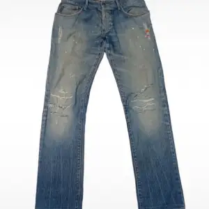 Riktigt snygga Armani jeans i storlek 32 Ett utav de fetaste jeansen jag köpt.   