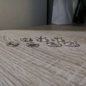 Ringar - Silver ringar, gjort av silver & koppar. Kontakta mig vid frågor angående storleken. 20kr/st, vid köp av fler 15kr/st. Köparen står för frakten.