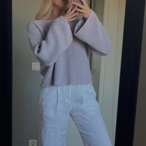 Lila stickad tröja - Lila stickad tröja från NA-KD 💜 knappt använd och har inga defekter 💜 säljer då denna inte kommer till användning 🥳 storlek S