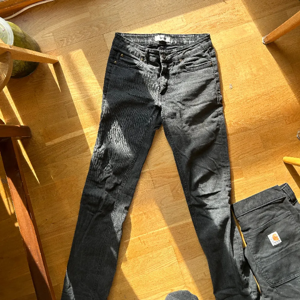 28X34, snygga byxor, använd men i gott skick. Tyvärr för små för mig . Jeans & Byxor.