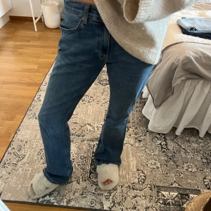 Baggy jeans - lite mer baggy jeans från  Gina, de är i stl 40. lite slitna vid fötterna då de varit för långa på mig som är runt 1.64, men inget man tänker på🥰