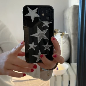 Mobilskal med stjärnor  - Jätte fint skick! iPhone 12 