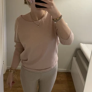 Finstickad tröja  - Super söt tröja från saint tropez. 