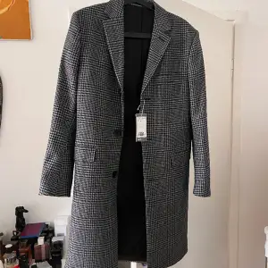Wool blend coat kappa från H&M Oanvänd, med prislapp kvar. Nypris 1499kr 