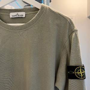 Stone island crewneck Cond: 9/10, använd fåtal gånger