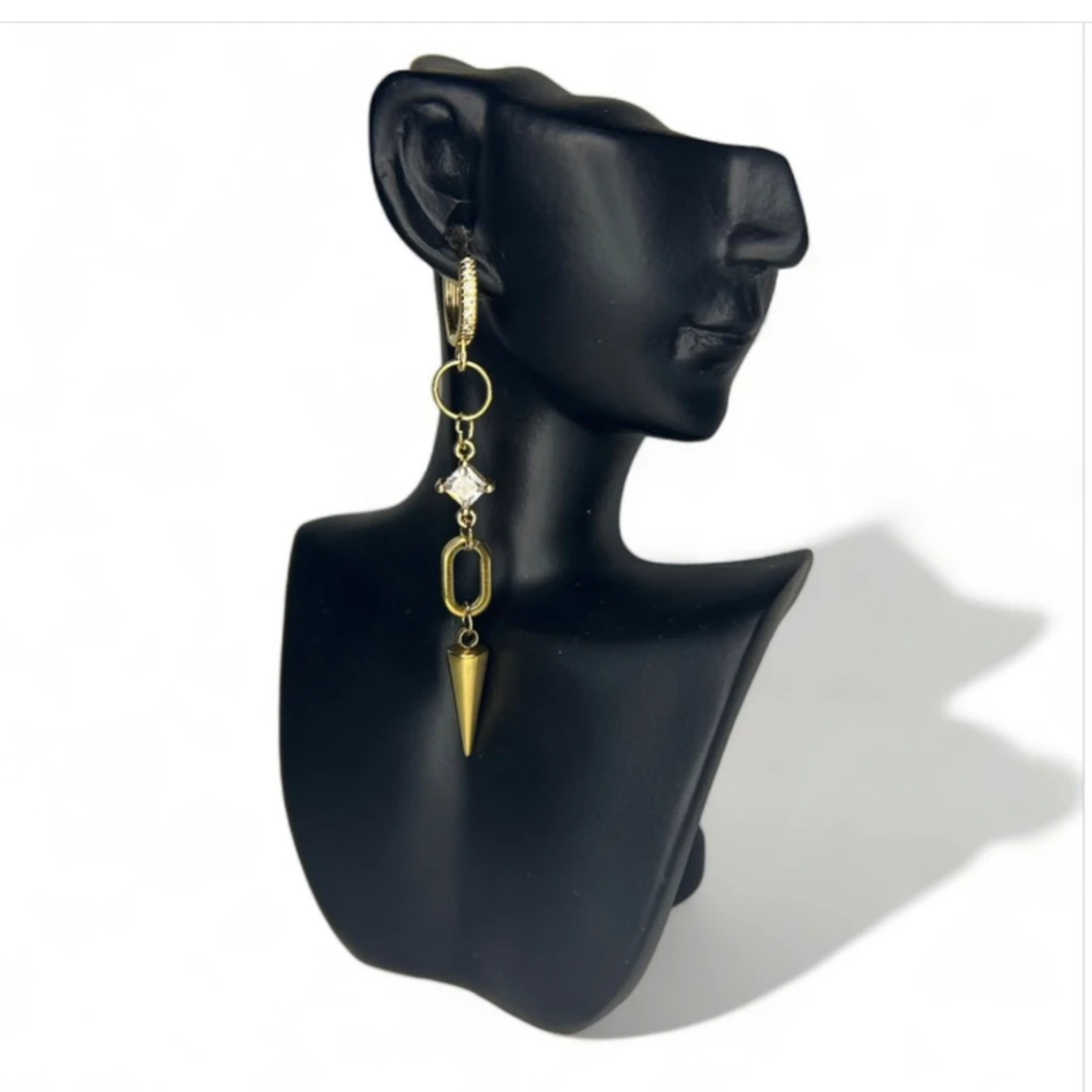 Örhänge med diamant