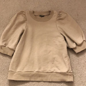 Fin tröja - Jättefin tröja som inte används  Väldigt bra skick 