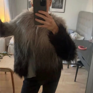 Pälsjacka - Pälsjacka från hm i stl 36, 500+frakt