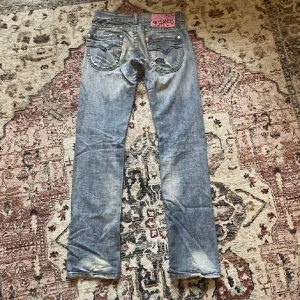 Replay jeans  - supersnygga låga jeans , lånade bilder från förra säljaren!!