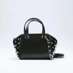 Zara studs bag - Superfin väska med Nitar. I bra skick  Avtagbart band