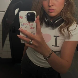 Djerf Avenue iPhone 14 pro Max skal - iPhone 14 pro Max skal I perfekt skick, knappt användt. 