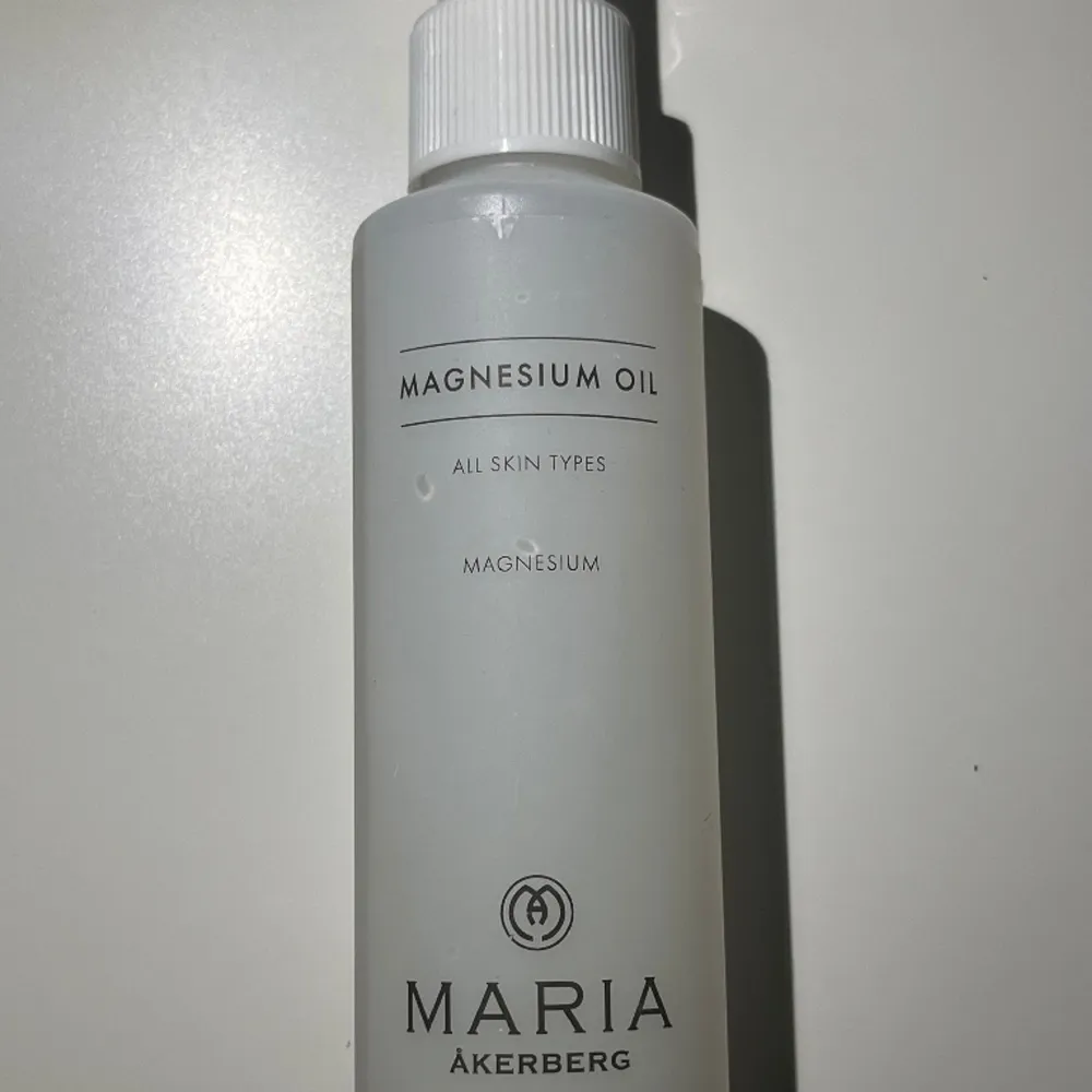 Maria åkerberg magnesium oil Är lite använd   Original pris: 169kr. Övrigt.