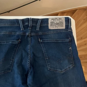 Replay  - Köpta i somras men väljer att sälja de för de faller mig inte i smaken längre, funkar med skjorta och kavaj men även en tshirt och overshirt