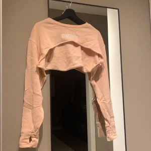Croptop från gymshark  - Croptop från gymshark i rosa. Storlek M. 