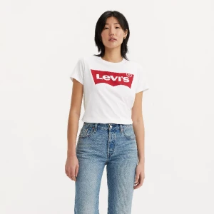Klassisk Levis Tröja - Säljer min aldrig använda Levis tröja. Den är storlek 164cm men jag tror att den passar XS-S. Super mjuk och är i suveränt skick, endast testad och som sagt aldrig använd och lappen sitter kvar. Nypris 320kr, skicka gärna ett meddelande vid frågor! 🤍