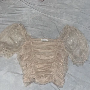 Ljusrosa topp - Söt och stretchig ljusrosa magtröja, passar M/L. Fraktas💕