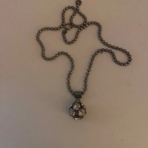 silverhalsband  - coolt silverhalsband med matchande ring som också säljs på mitt konto💖