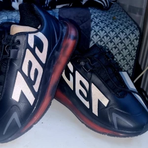 ZRO studio svarta sneakers  - svarta ZRO 750 limited edition helt nytt går det bra för de som är 38 och 39 