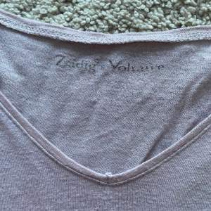 Jätte fin Zadig & Voltaire tröja, använd endast 1 gång så i jätte bra skick. Hör gärna av er vid frågor.