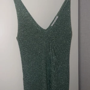 Glittrigt linne - Så fint glittrigt linne som är grönt, har inte kommit till användning tyvärr🤍