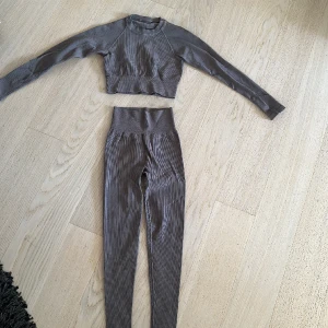 Träningsset  - 2 delat träningssett strl xs/s. Nyskick 