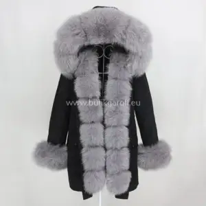 Säljer en parka jacka storlek M (passar även S), använd 1 vinter, med på och avtagbar äkta päls. Säljer för 3.200 Nypris 5000kr. Pris kan disskuteras