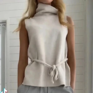 Söt zara tröja! Lånad bild!💓 - Jätte gullig beige zara tröja som inte kommer till användning! Den har lite smink fläckar som mest syns i inre kragen, det går säkert bort i tvätten. Tvättar såklart innan om någon köper och den har snören som går att bort💓
