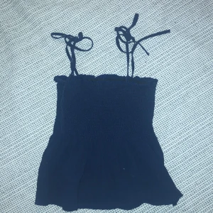 Söt sommartopp - Jätte fin, trendig, kommer inte till använd 💙