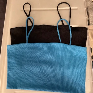 Linne - Två korta ribbade linnen från Monki strl S💓Båda för 50kr🩷