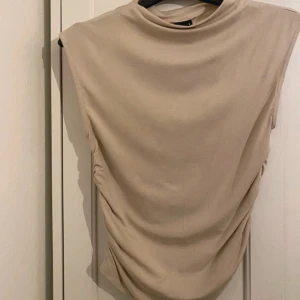 gina topp - super fin nästan aldrig använd 🩷