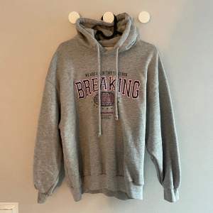 Hoodie från pull and bear, superskön och lite oversized!! Storlek s 