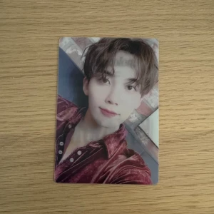 Seventeen Semicolon ; WeVerse Lenticular Card (Jeonghan) - I mint skick, köpt från en annan säljare. Kom inte med en plastficka.