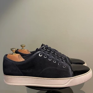 Lanvin skor  - Hej! Säljer nu dessa super sällsynta lanvin skor som ej tillverkas längre. Skorna är i toppskick 9/10. Med skorna medföljer dustbag och box 