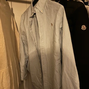  Ralph Lauren skjorta - Säljer pågrund av att den är för liten