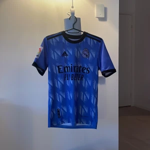 Real Madrid fotbollströja  - Karim benzema fotbollströja från säsongen 2022/2023