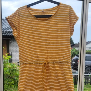 Klänning - Välanvända vardagsklänningar. Hänger med ett tag till för den som vill🦋 Du får båda för 20kr.